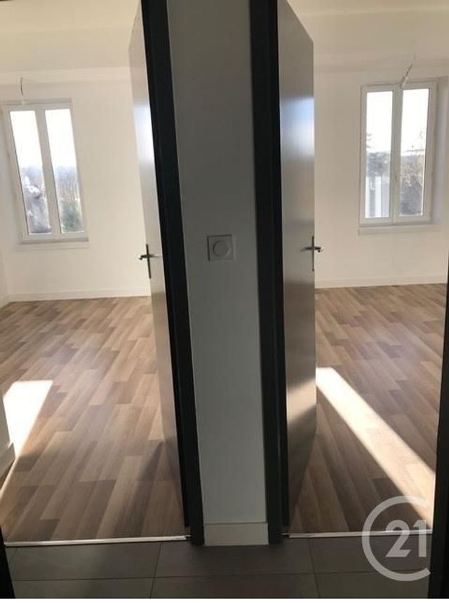 Afficher la photo en grand Appartement F3 à louer - 3 pièces - 65.0 m2 - VILLEFRANCHE DE LAURAGAIS - 31 - MIDI-PYRENEES - Century 21 L'Agence Occitane